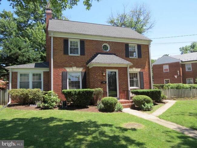 Building Photo - 9603 Evergreen St