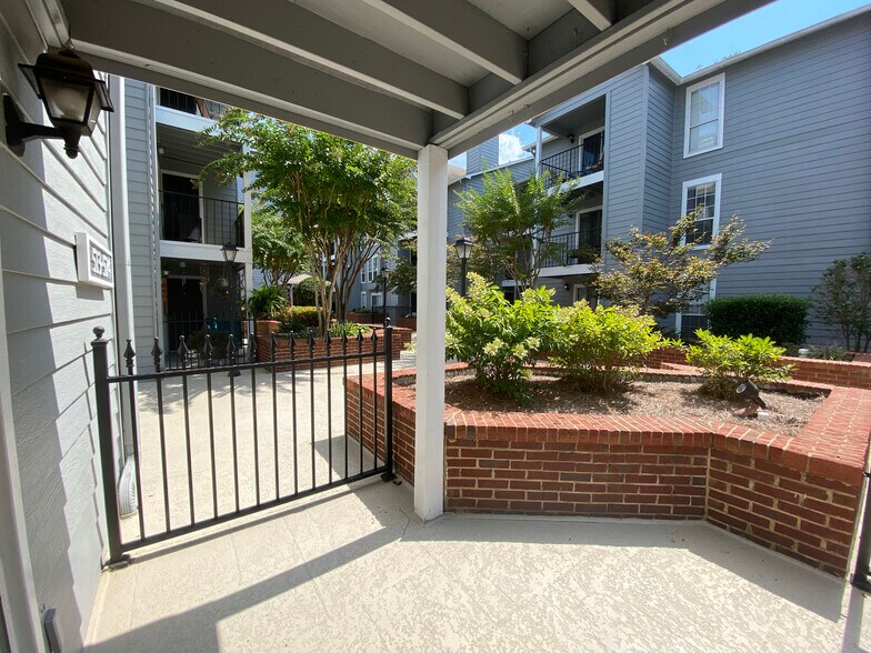 Building Photo - 513 Granville Ct