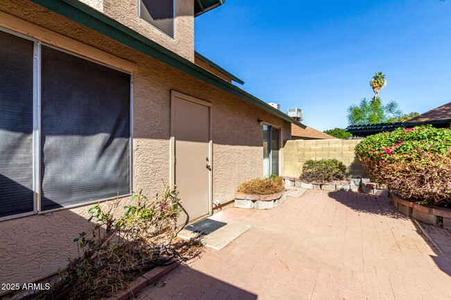 Building Photo - 4826 W Manzanita Dr