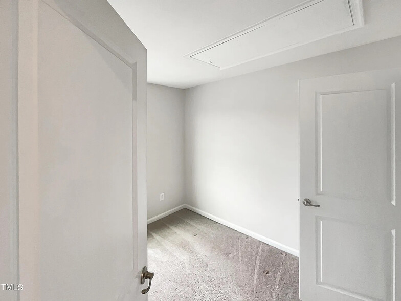 Building Photo - Room in Townhome on Journey Pl