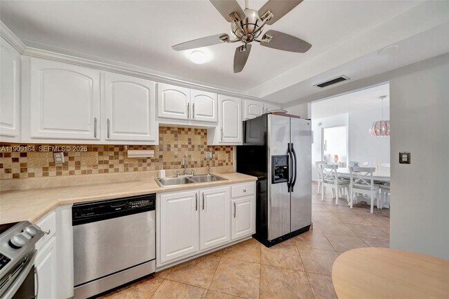 Building Photo - 531 N Ocean Blvd