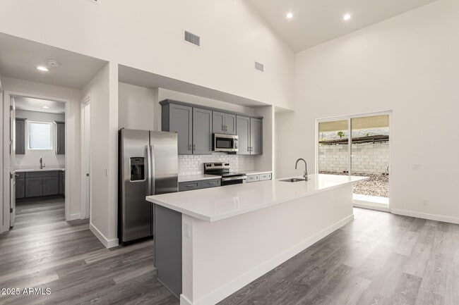 Building Photo - 949 E Desert Ln