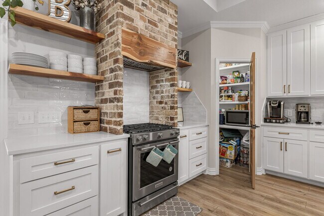 Building Photo - 304 Mariners Wy