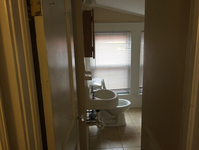 Building Photo - One Bedroom in Olde Town Portsmouth