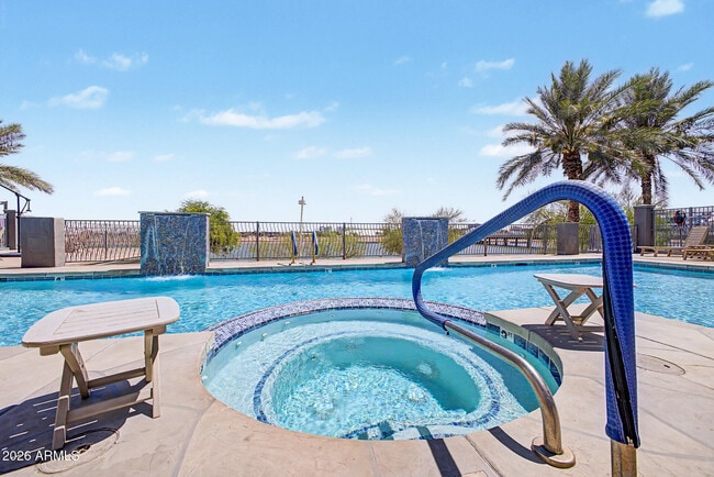 Building Photo - 945 E Playa Del Norte Dr