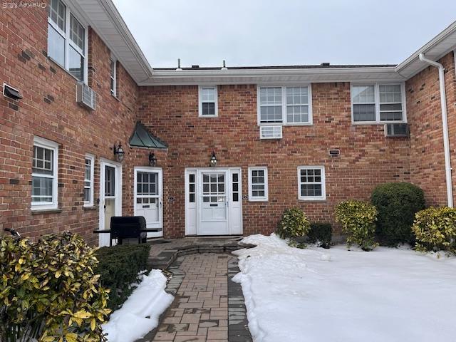 Building Photo - 165 Manorhaven Blvd