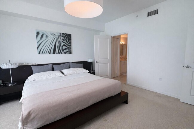 Building Photo - 7900 Harbor Island Dr