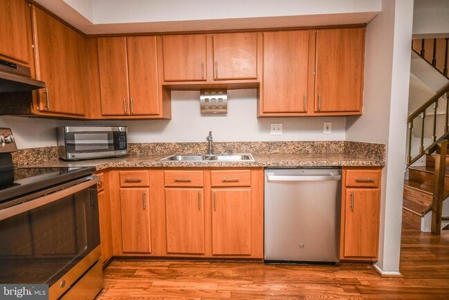 Building Photo - 10231 Millstream Dr