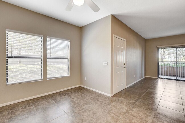Building Photo - Beautiful downstairs 3 bdrm 2 Bath Condo w...