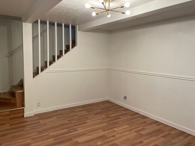 Building Photo - 325 Santa Clara Ave