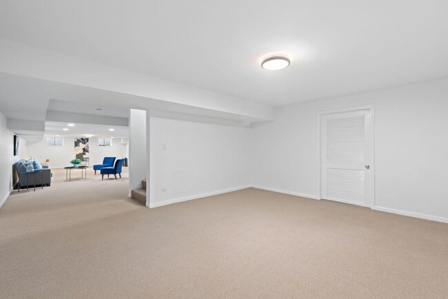 Building Photo - 16 Kingston Dr