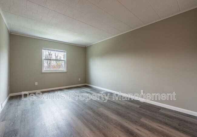 Building Photo - 2207 Aurora Dr