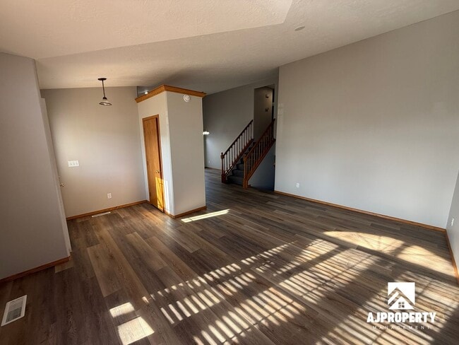 Building Photo - 911 S Colleen Ln