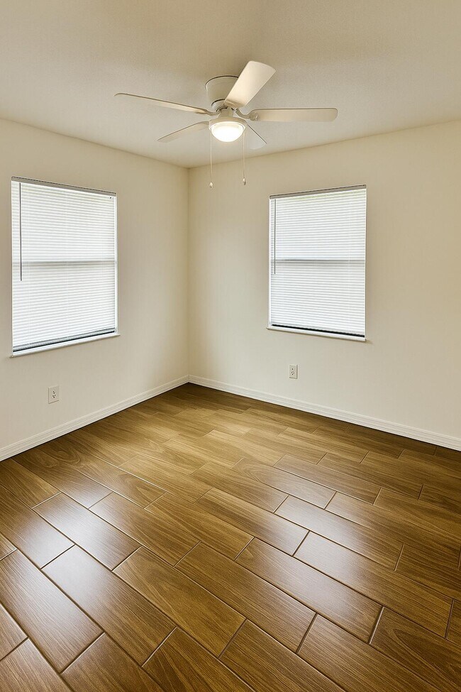 Building Photo - 481 SW Voltair Terrace