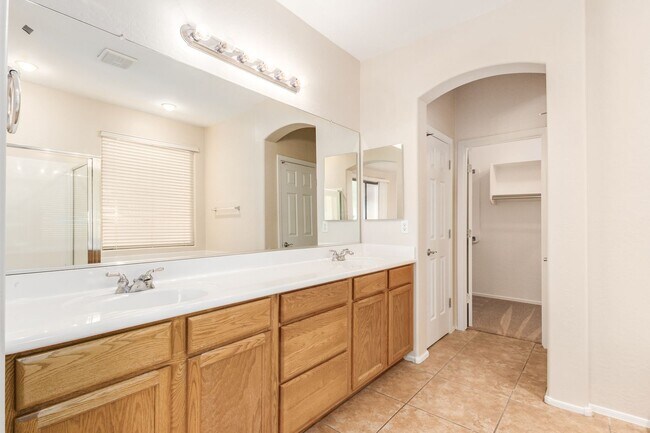 Building Photo - Gorgeous Golf Course Views in Gilbert, AZ!  MOVE-IN SPECIAL:  FIRST MONTH FREE!!!