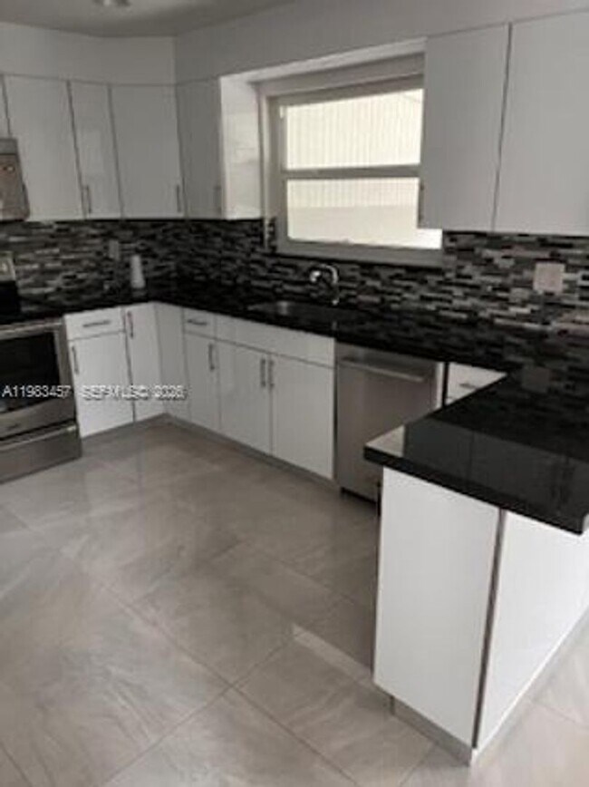 Building Photo - 11712 SW 13th St