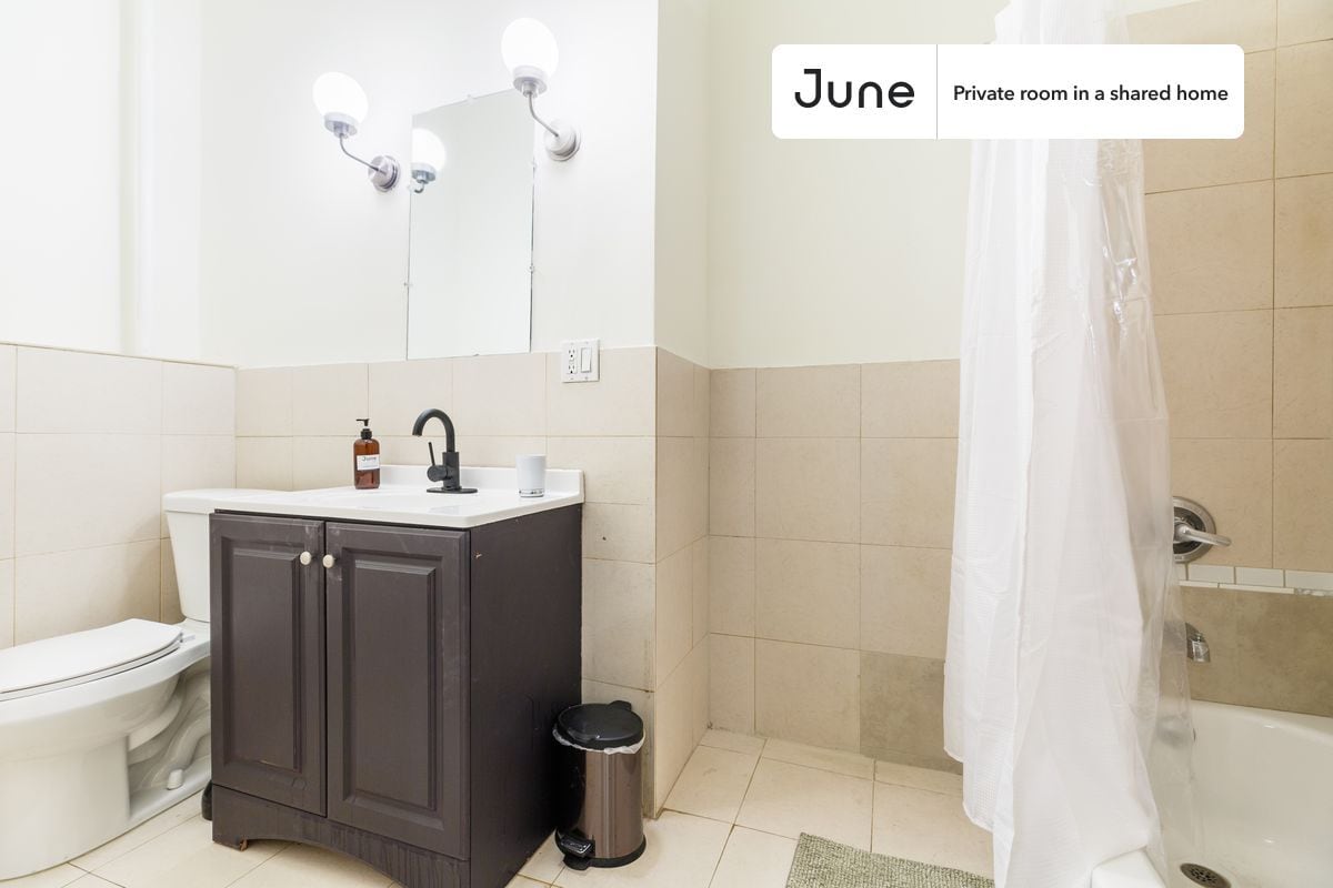 Building Photo - Room in Shared 5 bed/2 bath home