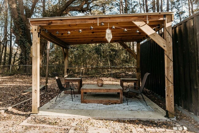 Building Photo - 3-Bedroom with 2 Full Baths Home in Charleston – Spacious 1,752 Sq