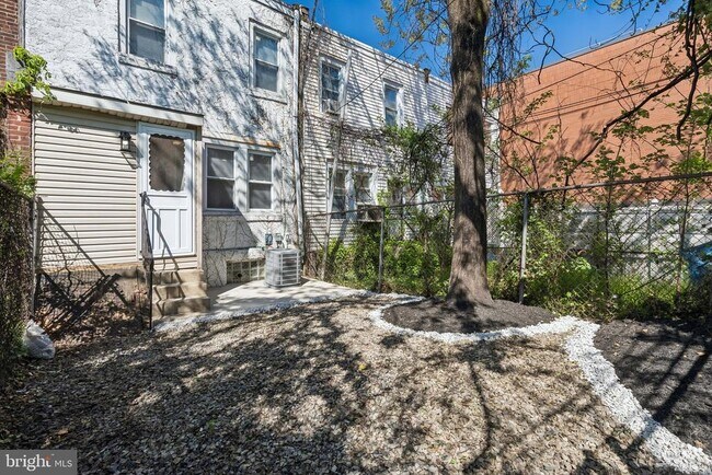 Building Photo - 5536 Pine St