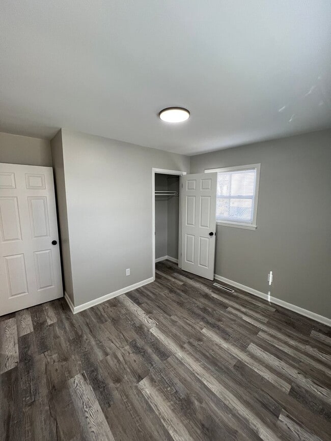 Building Photo - 3 Bedroom Beautifully updated Ranch