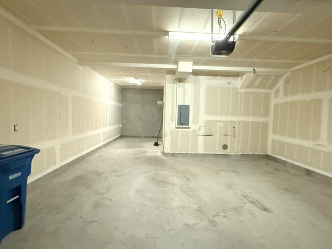 Building Photo - Modern & Luxurious Ryan Terrace Townhouse ...