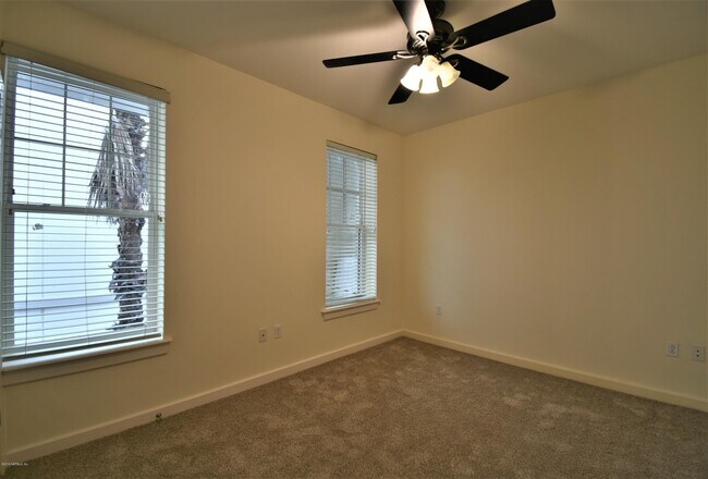 Building Photo - 1661 Riverside Ave
