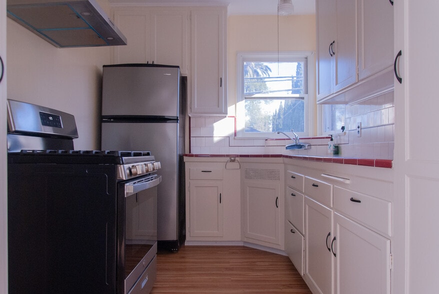Kitchen - 936 Palms Blvd