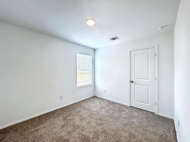 Building Photo - 3-Bedroom Home in a Quiet Neighborhood / P...