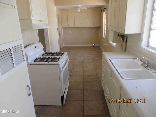 Building Photo - 6540 Cheyenne Trail