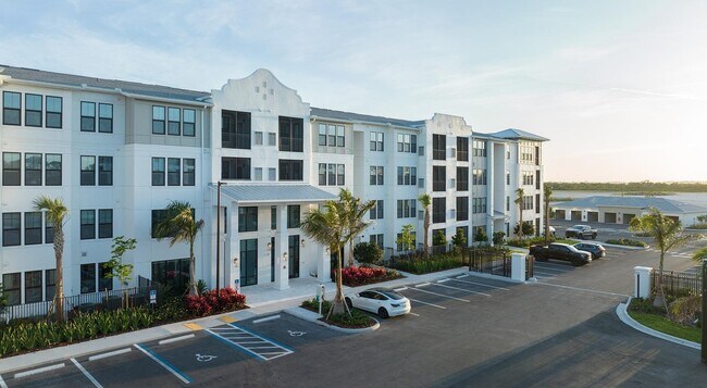 Building Photo - 6850 Foxtail Palm Wy