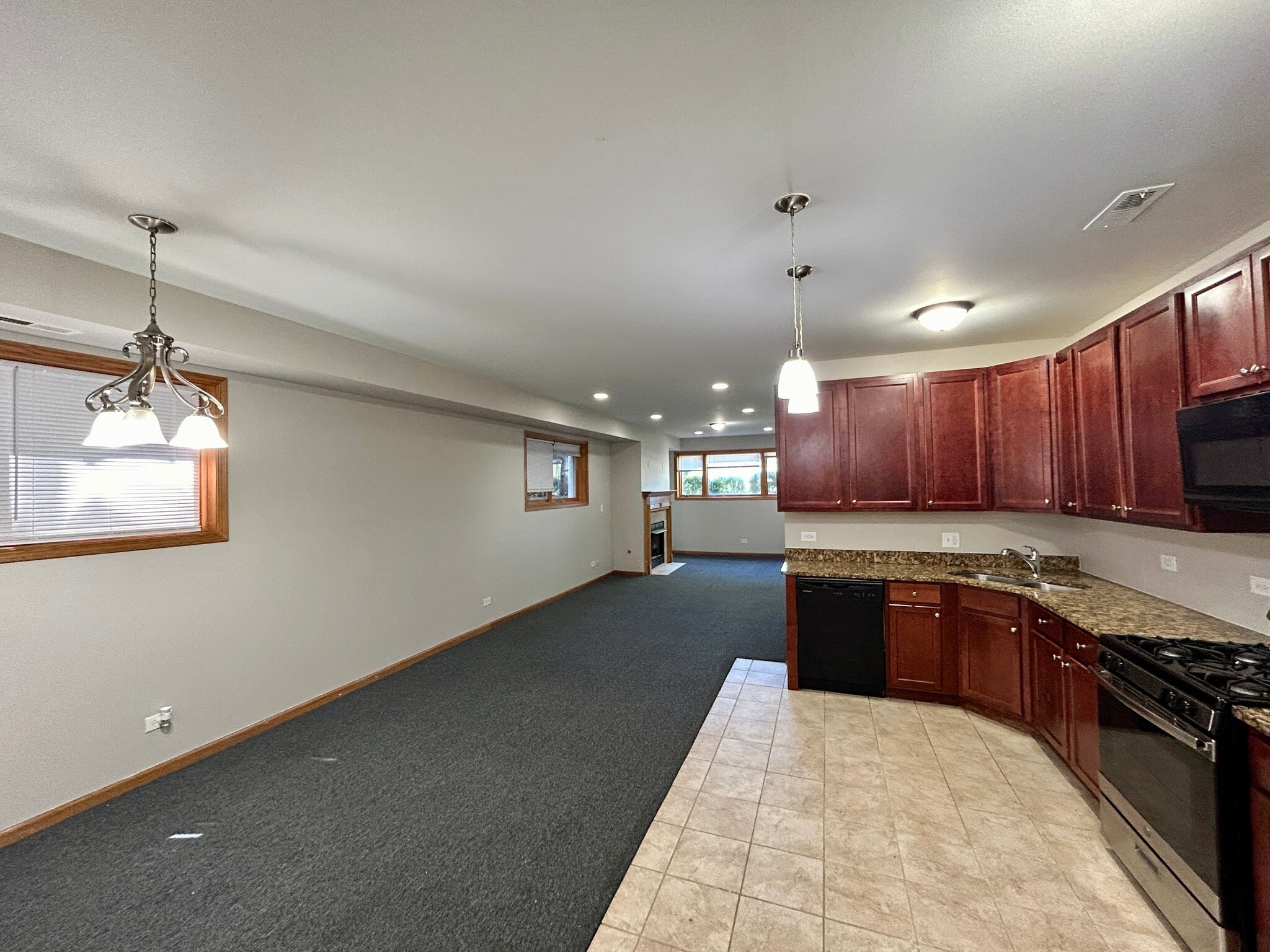 Building Photo - 5642 S Prairie Ave