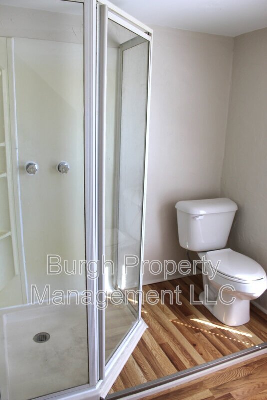 Building Photo - 213 6th Ave