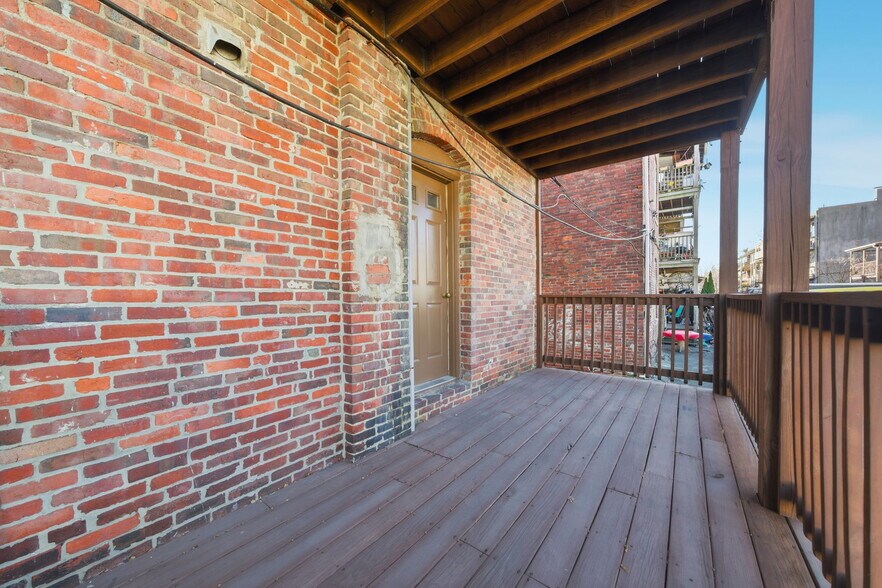 Building Photo - 70 Empire St