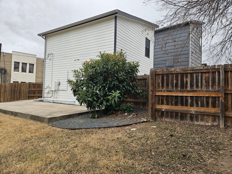 Building Photo - 7406 Geneva Dr