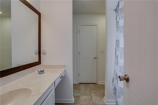 Building Photo - 4201 E Meadow Dr