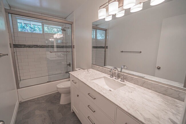 Building Photo - Spacious 4-Bedroom Home with Sun Room & Vi...