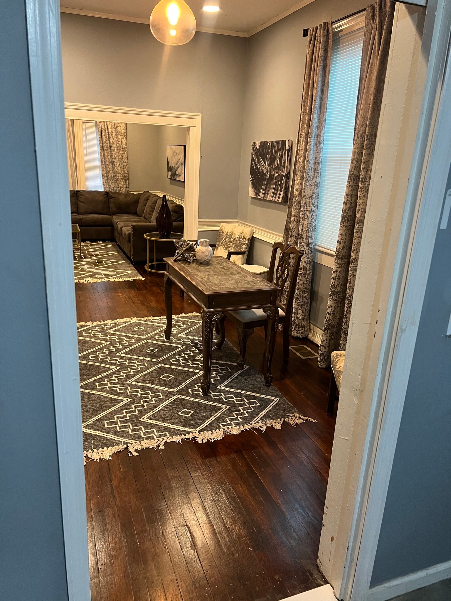 Building Photo - 514 W 38th St