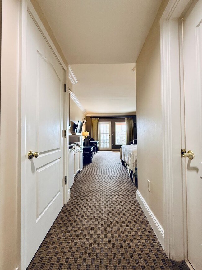 Building Photo - Live in the heart of Lake Las Vegas Village!