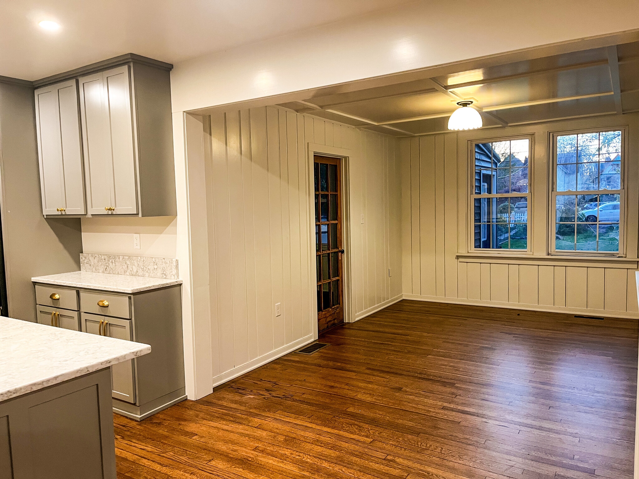 Dining - 122 S Main St