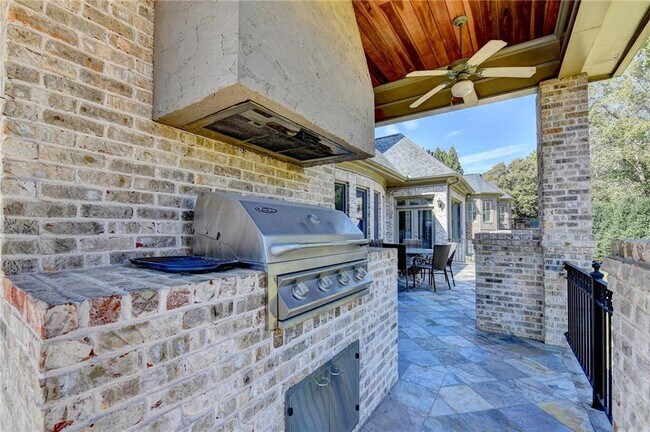 Building Photo - 8330 Royal Melbourne Way