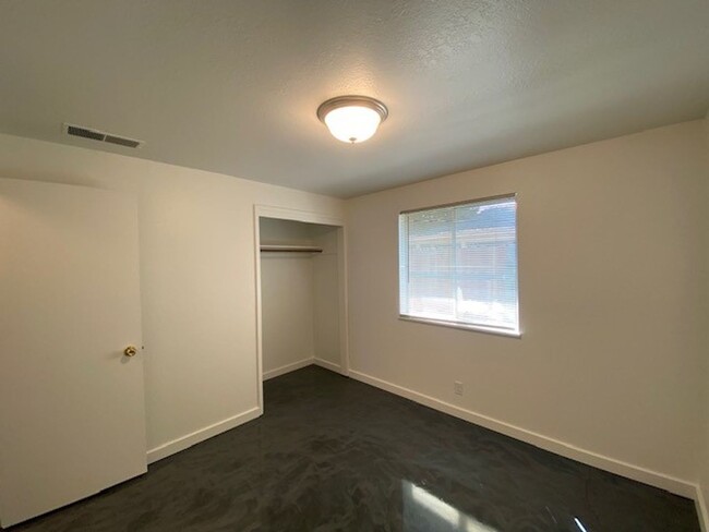 Building Photo - ARCATA! FULLY REMODELED 3 bedroom / 1.5 ba...