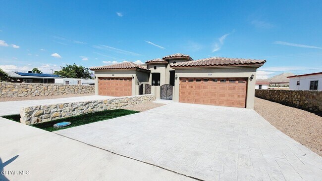 Building Photo - 125 Loma Vista Dr