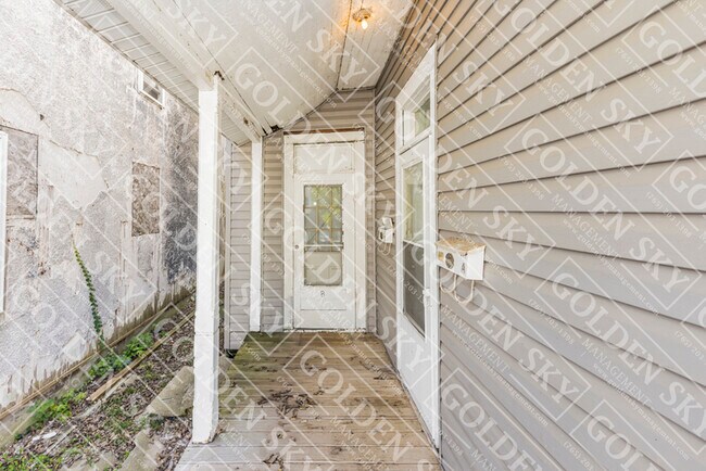 Building Photo - 817 W Main St