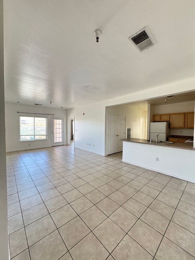 Building Photo - 4 Bedroom Master Suites at The Edge at Reno - Walking Distance to UNR