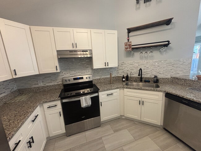 Building Photo - Room in House on Tall Rock Ct