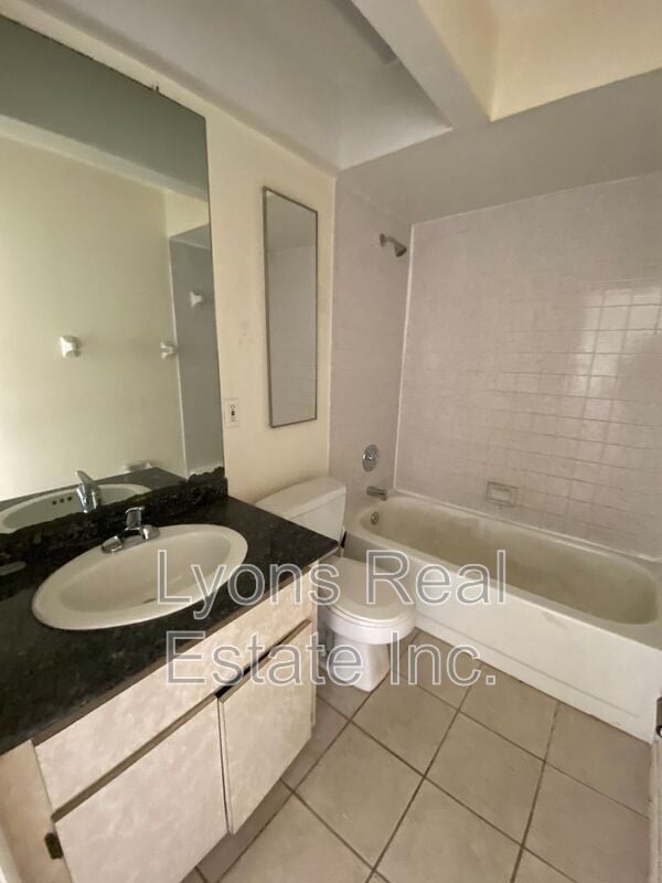 Building Photo - 801 SE 5th Ave