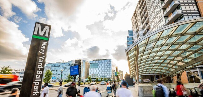 Building Photo - MOVE -IN SPECIAL-FREE RENT! Luxury 2 Bedro...