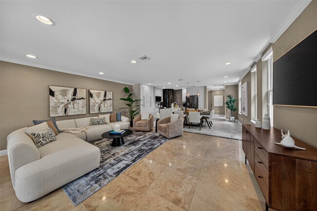 Building Photo - 1215 NE 1st St