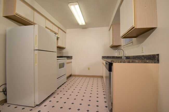 Building Photo - 3-Bedroom, 1-Bathroom Apartment in the Hea...