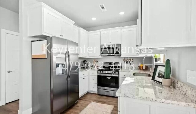 Building Photo - 3003 SW Garrison Ln